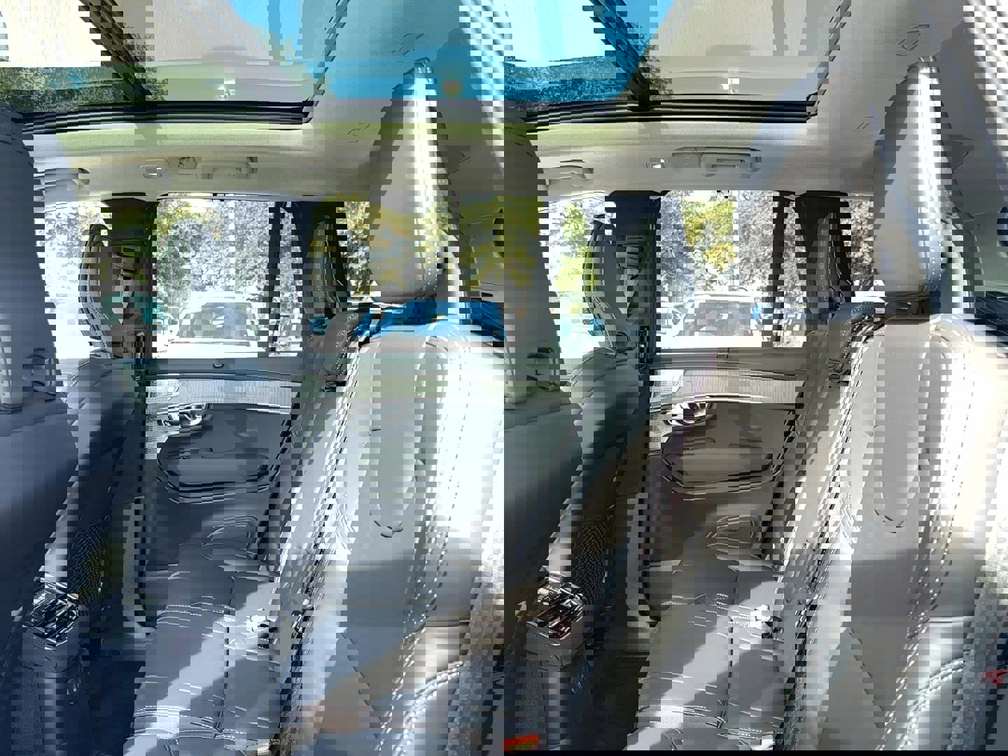 New 2026 Volvo XC90 T8 Ultra w/ Lounge Package image 15