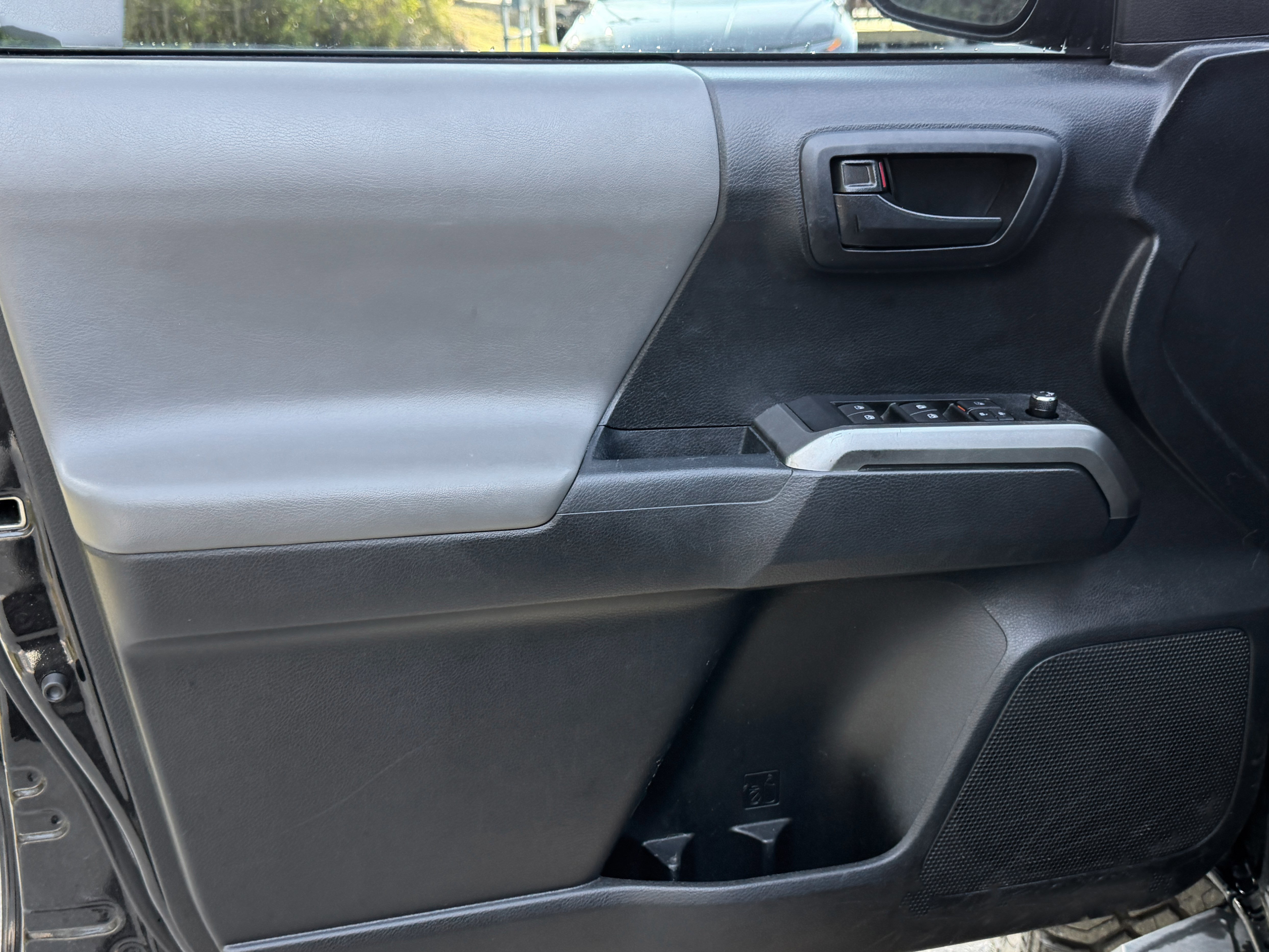 Used 2018 Toyota Tacoma SR5 image 4