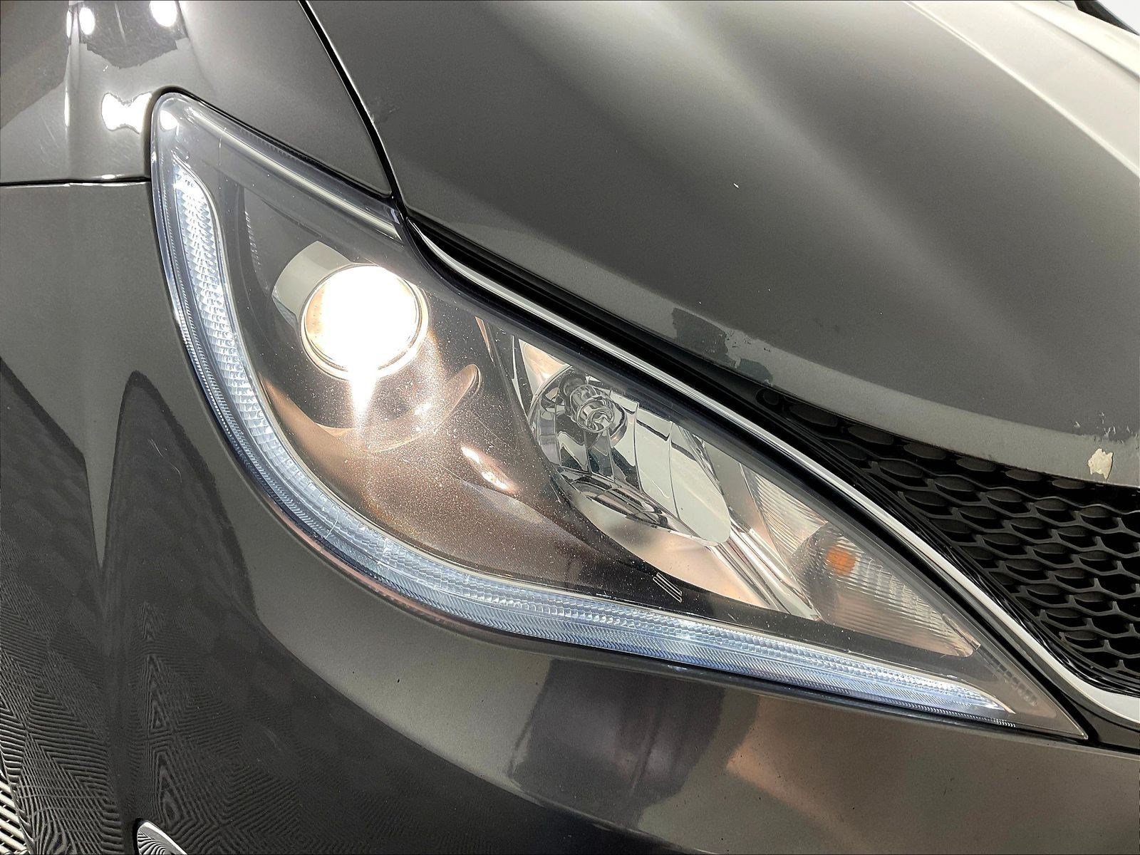Used 2018 Chrysler Pacifica Touring-L Plus FWD image 32