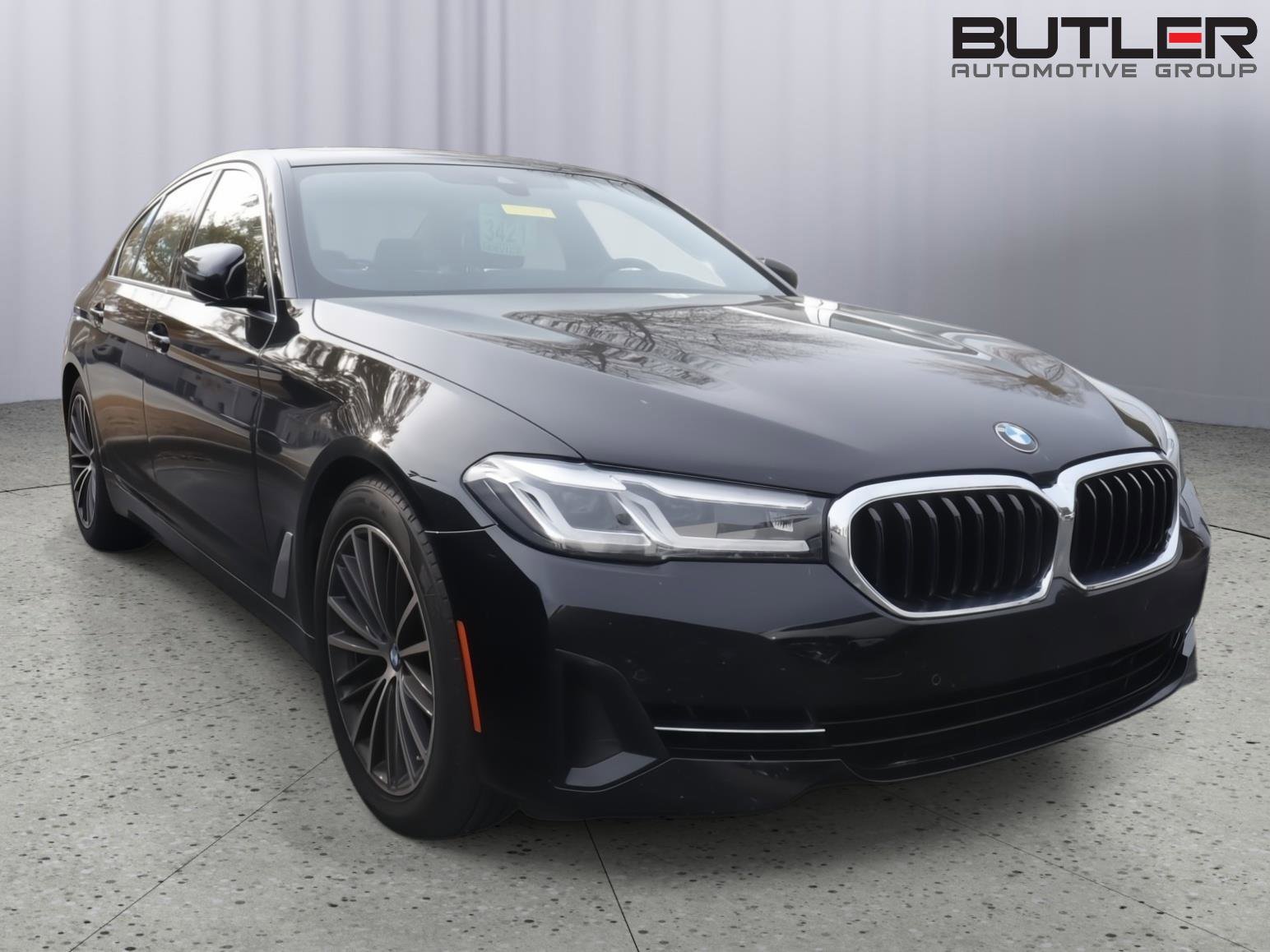 Used 2023 BMW 540i w/ Premium Package image 3