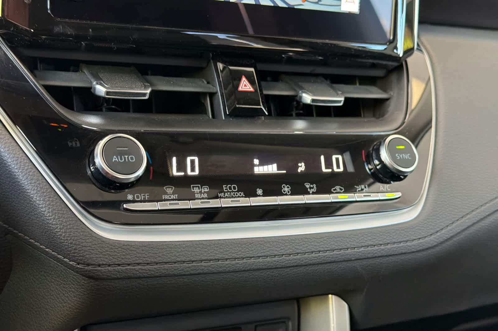 Used 2024 Toyota Corolla Cross XLE w/ Convenience Package FWD image 22