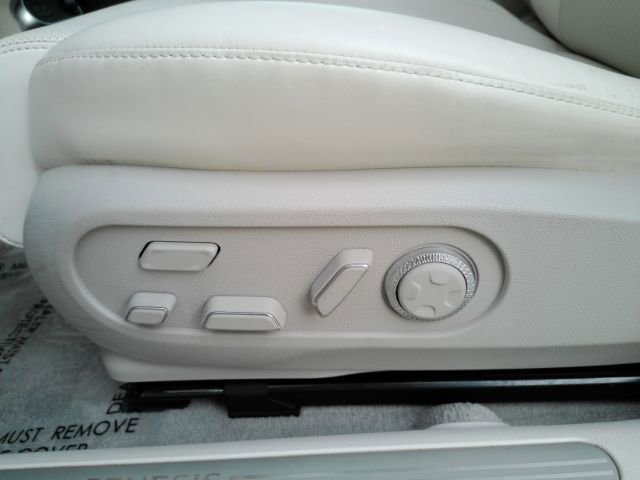 Used 2024 Genesis GV60 RWD image 13