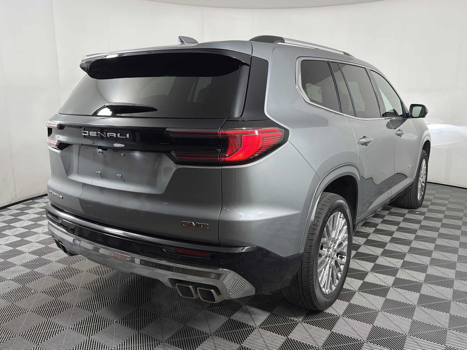 Used 2024 GMC Acadia Denali FWD image 6