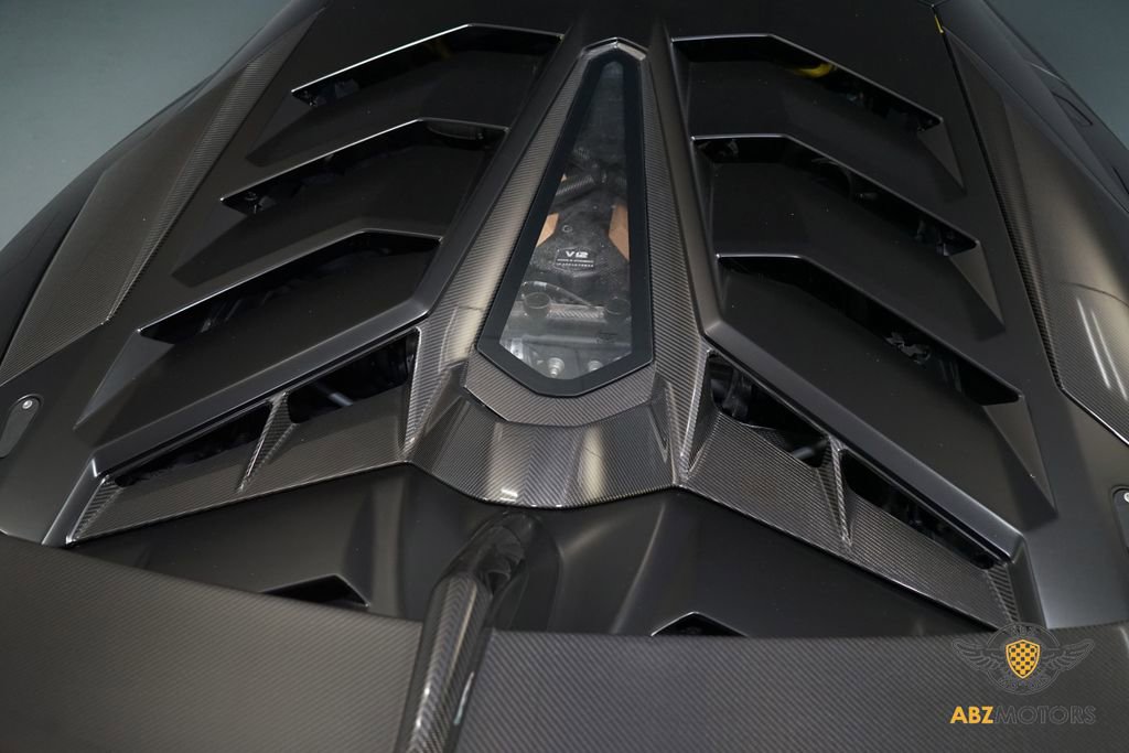 Used 2019 Lamborghini Aventador SVJ image 12