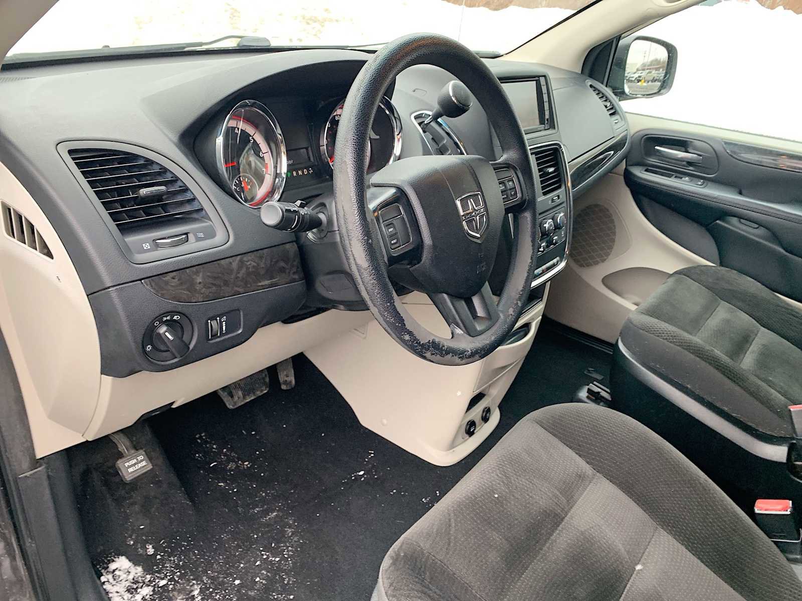 Used 2017 Dodge Grand Caravan SE w/ Power Window Group image 10