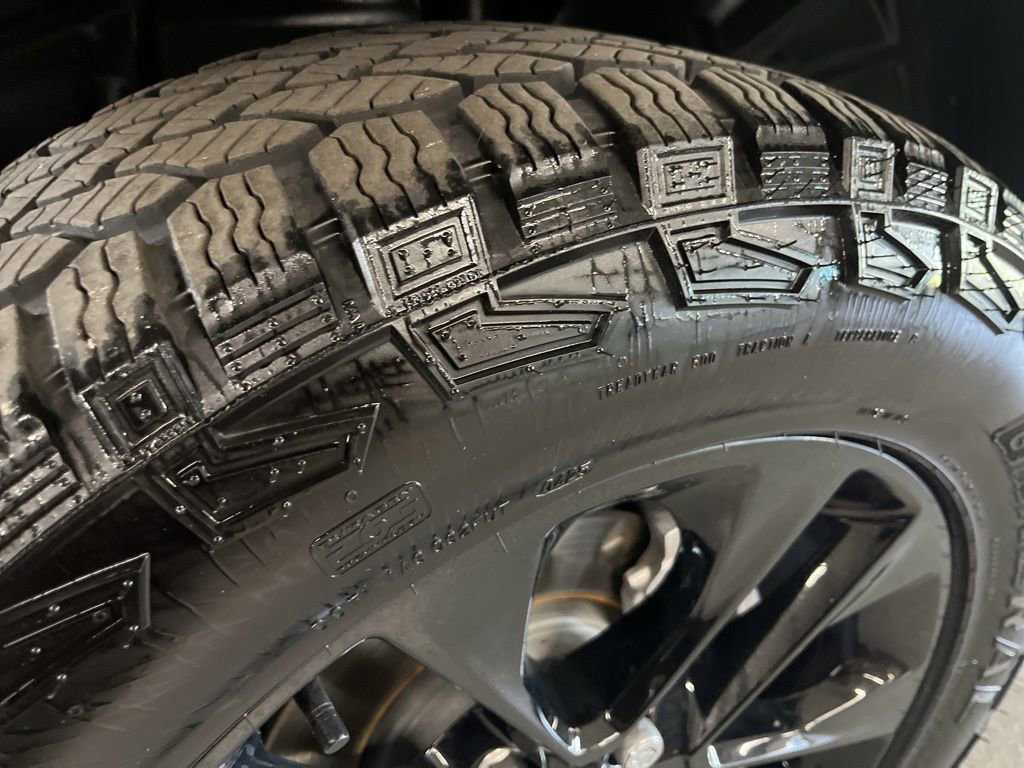 Used 2025 Jeep Gladiator Sport image 13