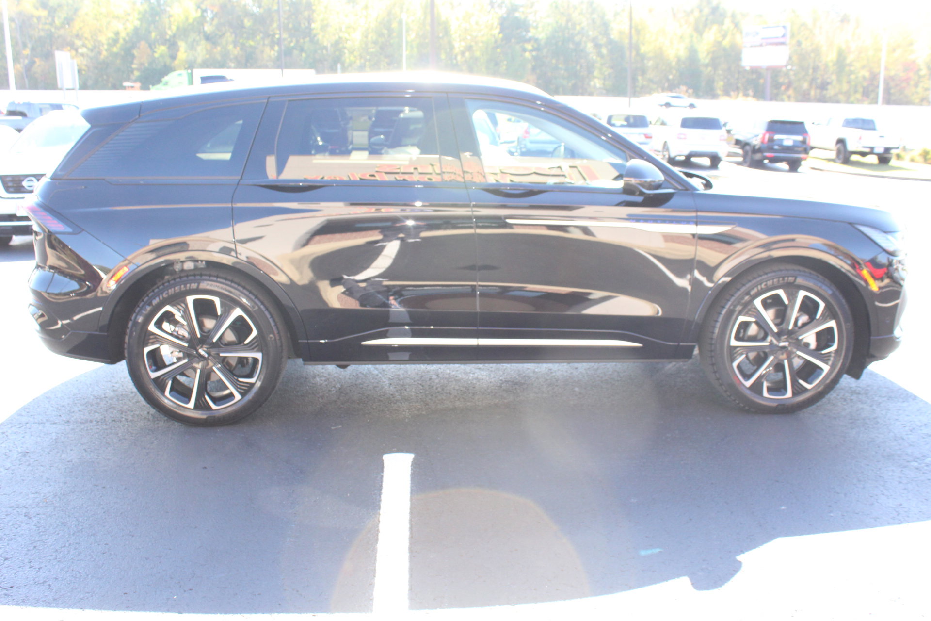 Used 2024 Lincoln Nautilus Reserve w/ Equipment Group 203A image 5