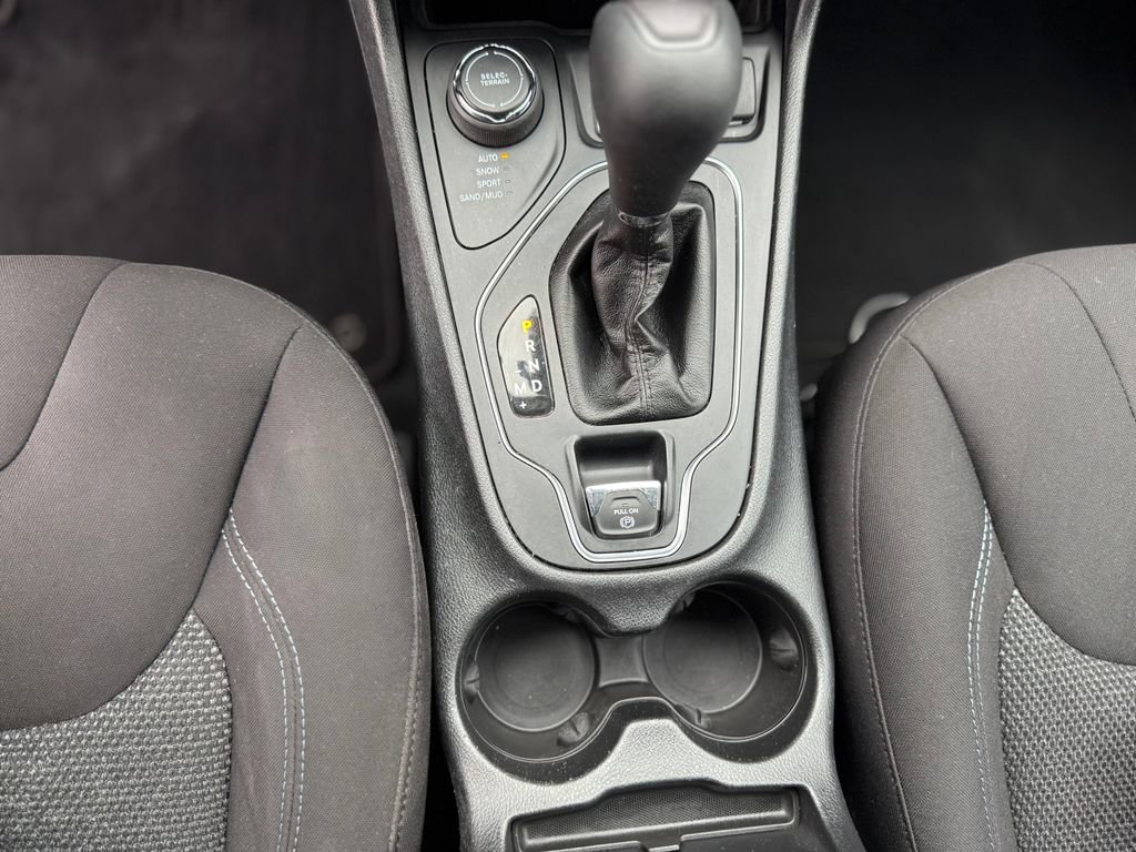 Used 2019 Jeep Cherokee Latitude w/ Popular Appearance Group image 19