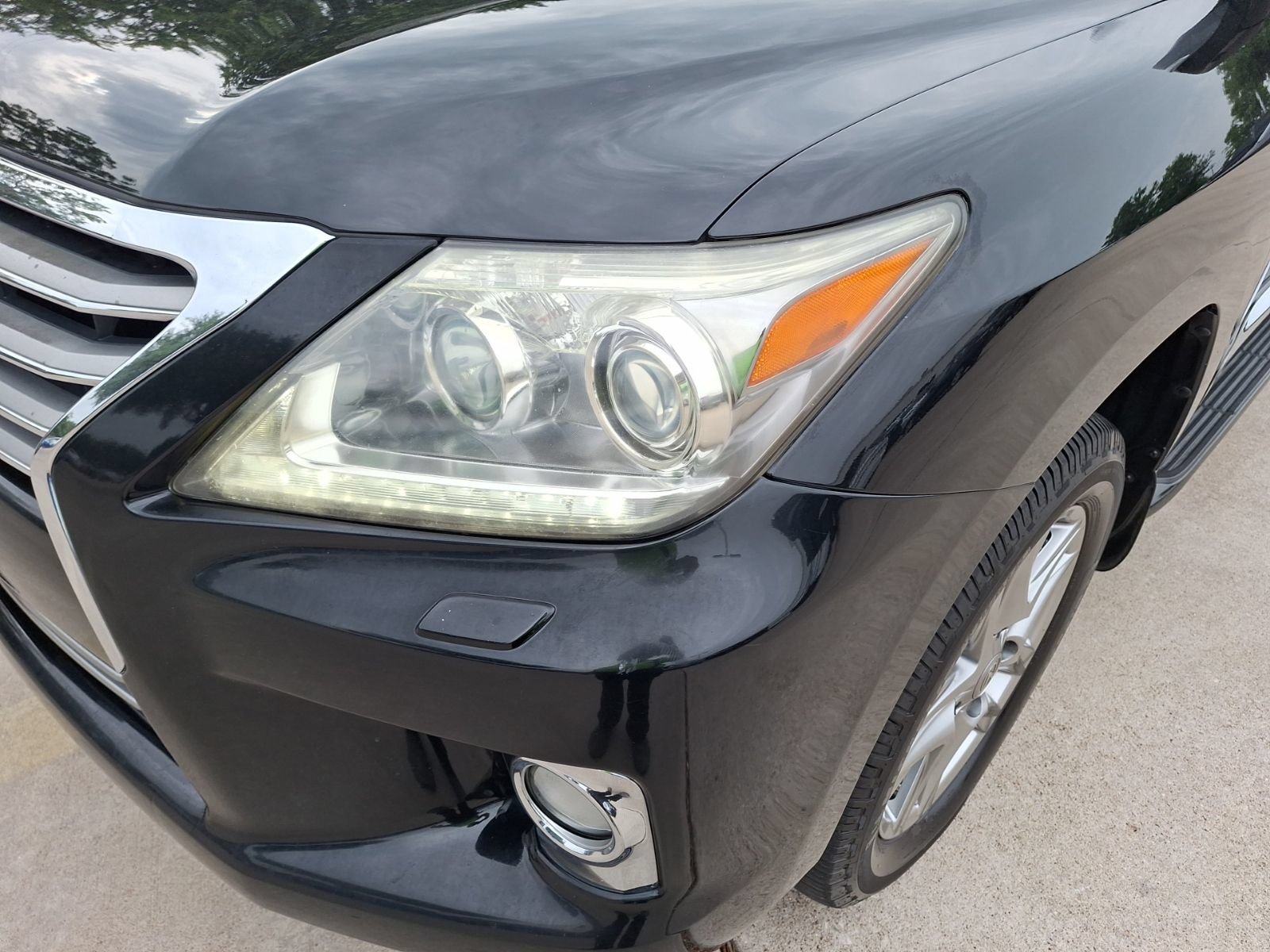 Used 2013 Lexus LX 570 4WD w/ Luxury Pkg image 10