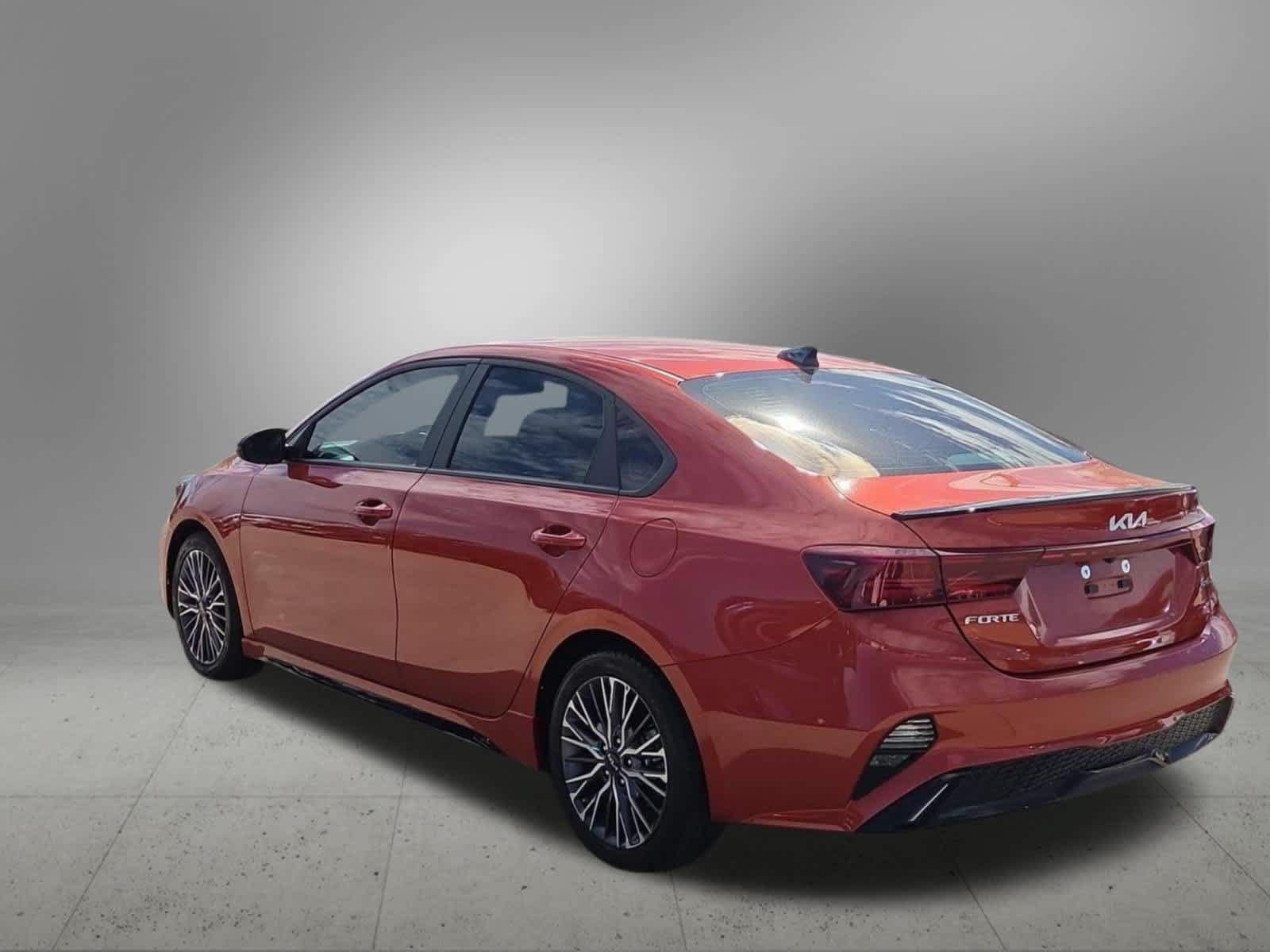 Used 2023 Kia Forte GT-Line w/ GT-Line Premium Package FWD image 4