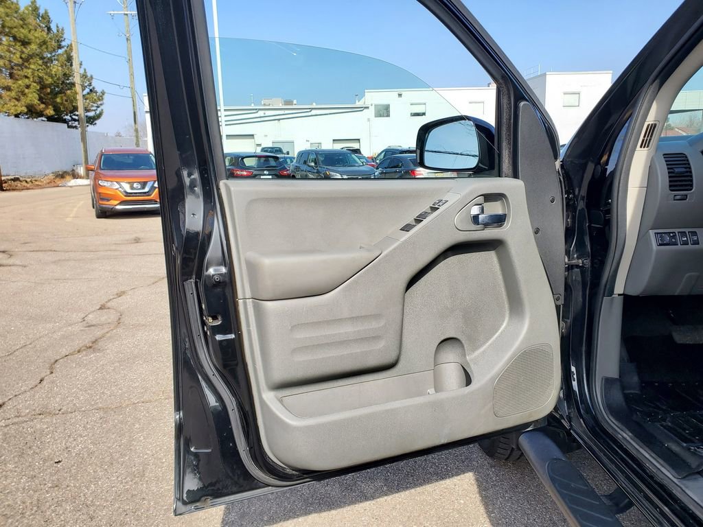 Used 2020 Nissan Frontier SV w/ Midnight Edition Floor Mats image 14
