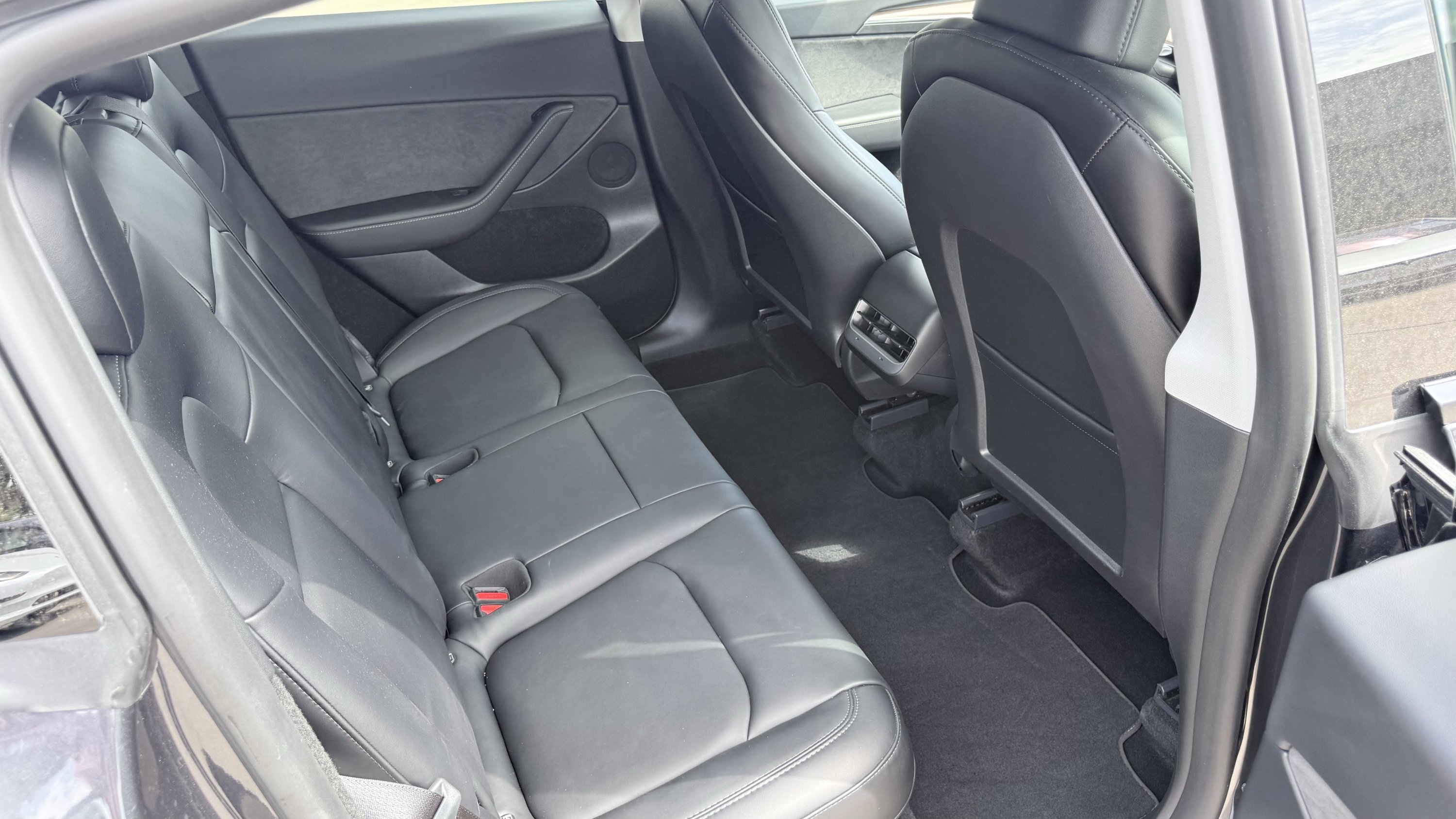 Used 2024 Tesla Model Y Long Range RWD image 37