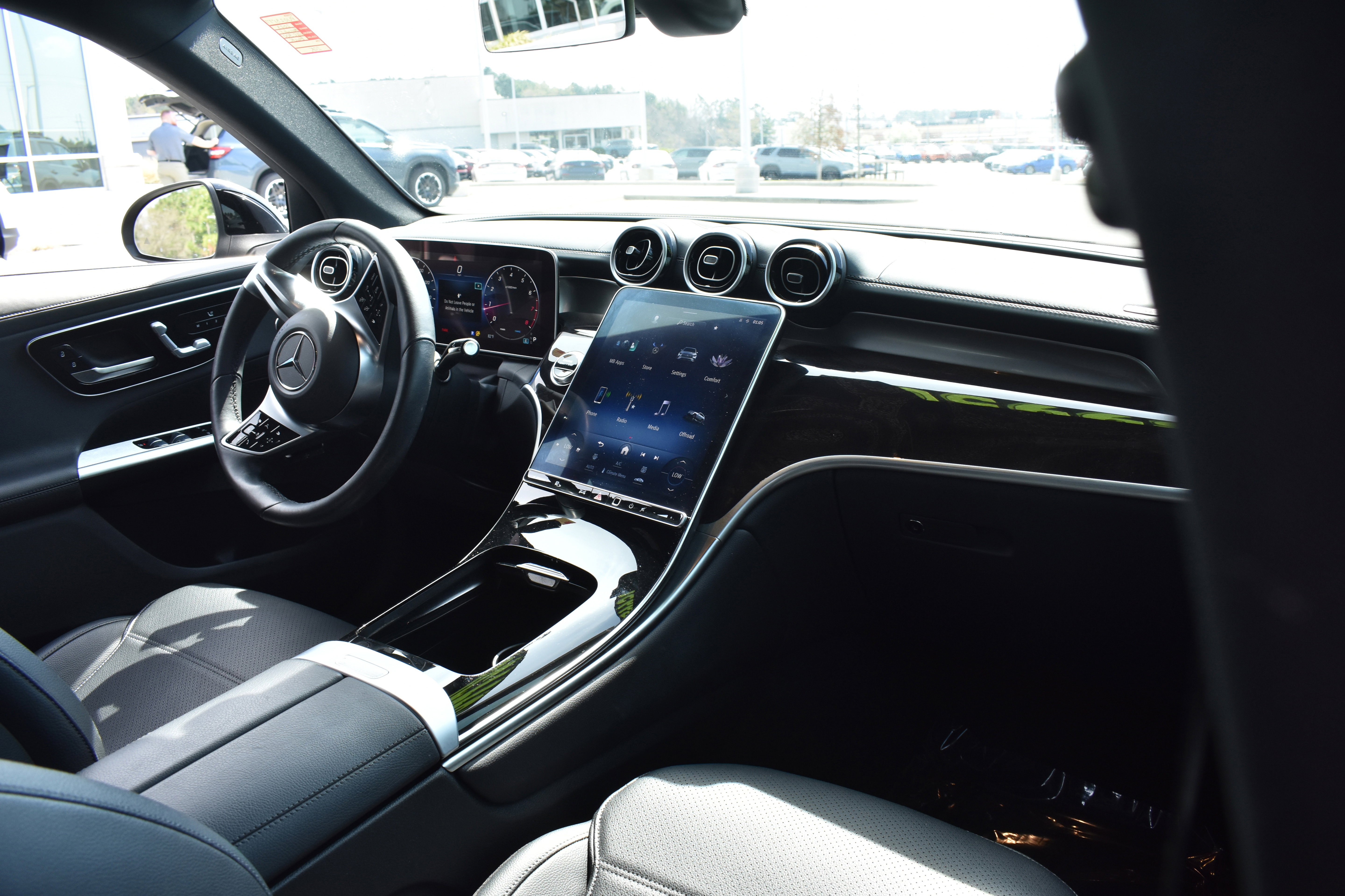 Used 2023 Mercedes-Benz GLC 300 4MATIC image 32