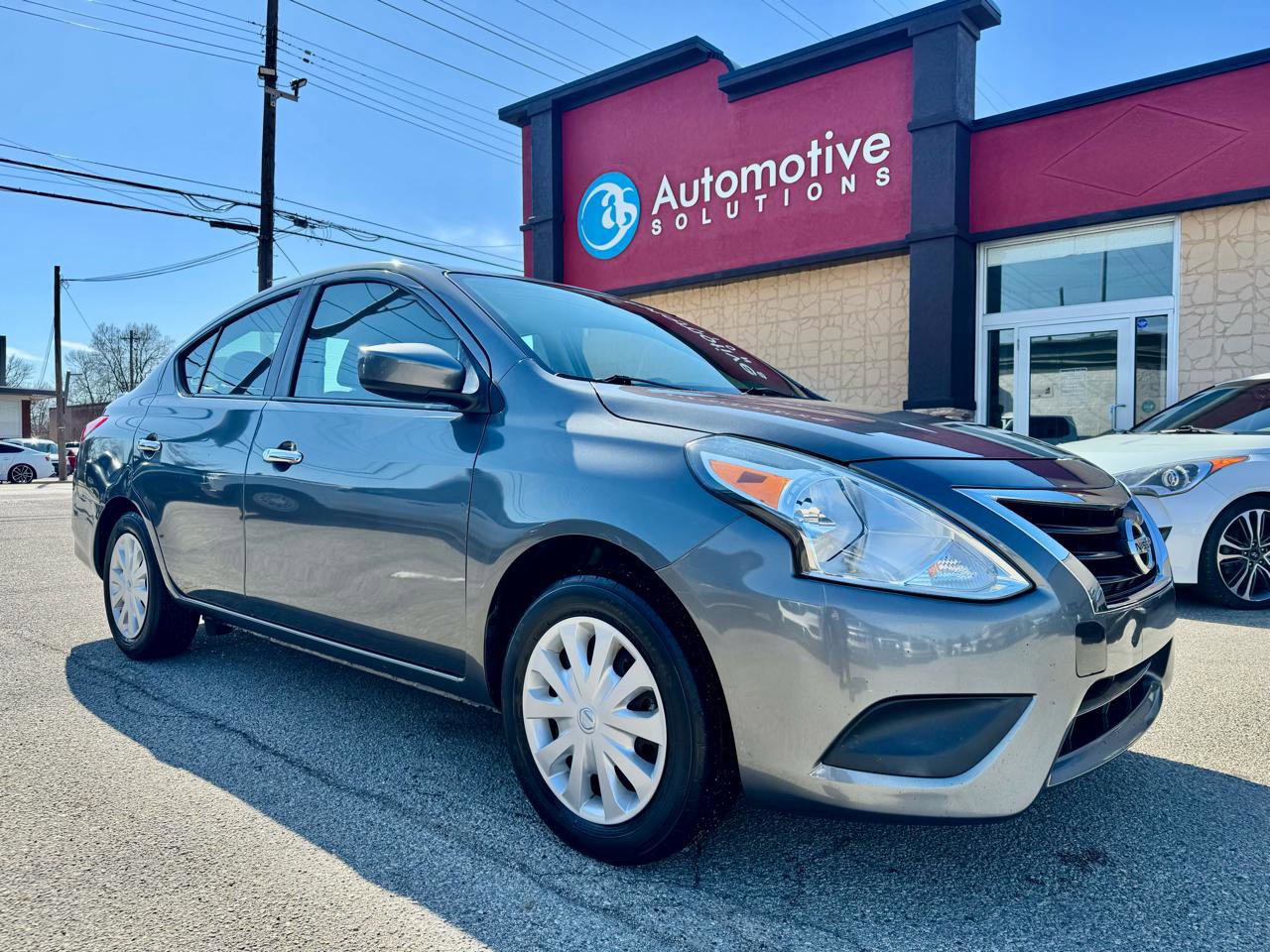 Used 2018 Nissan Versa SV image 2