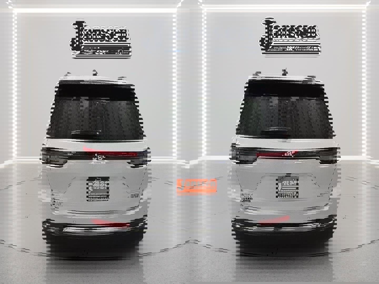 Used 2024 Jeep Grand Cherokee Limited image 5