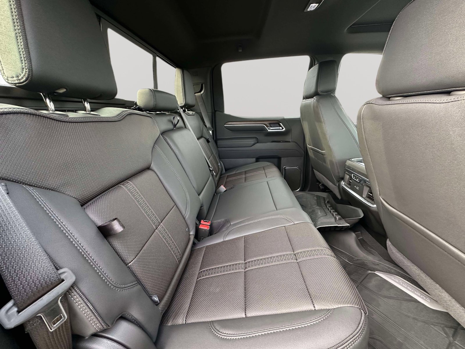 Certified 2025 Chevrolet Silverado 1500 High Country w/ Midnight Edition image 31