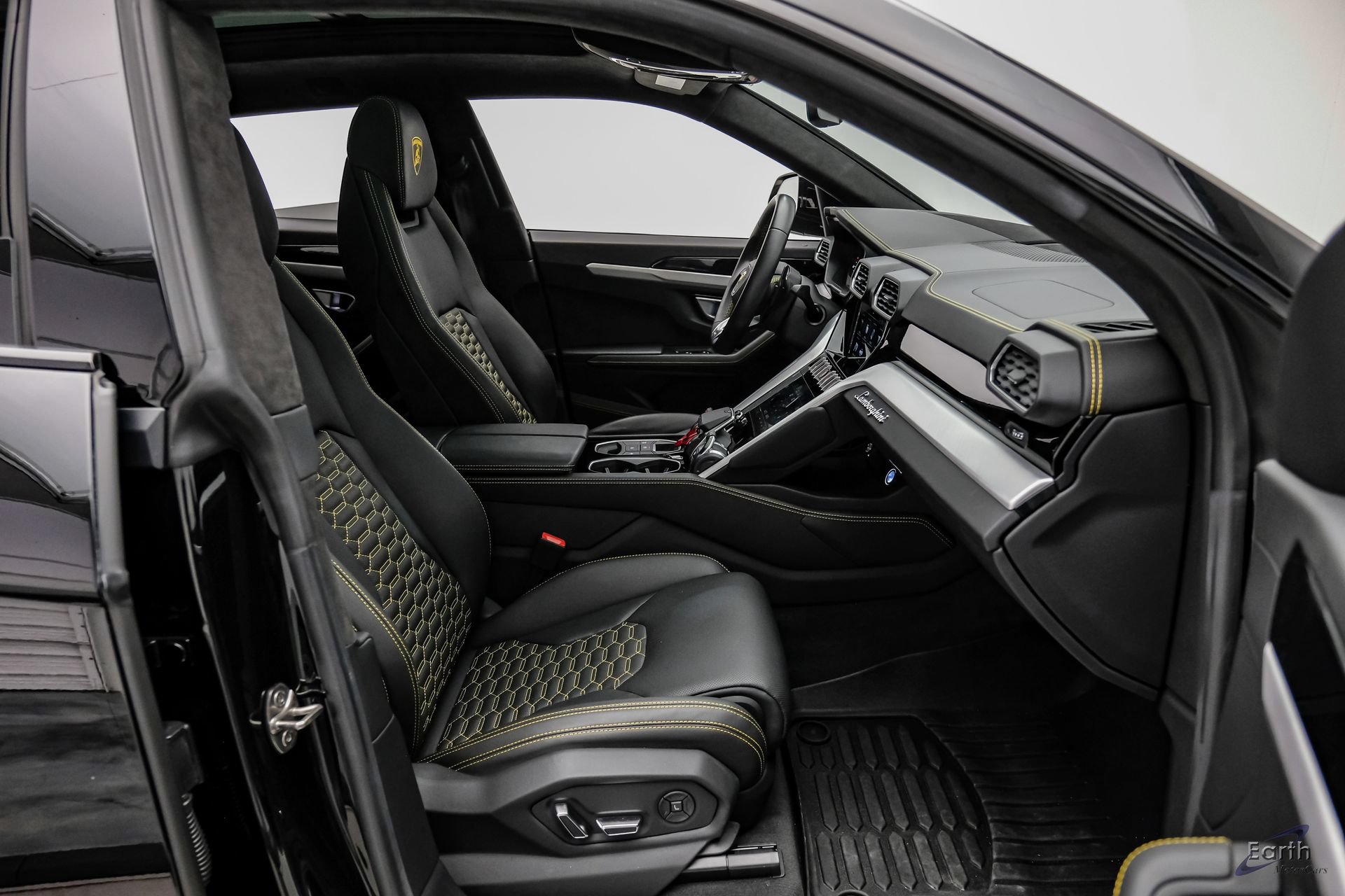 Used 2022 Lamborghini Urus AWD/4WD image 53