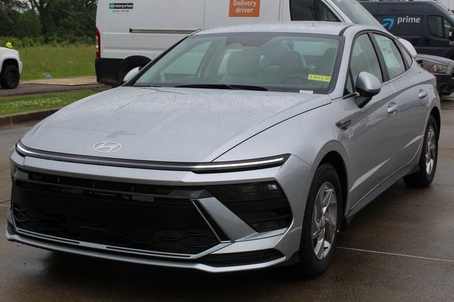 Certified 2025 Hyundai Sonata SE image 1