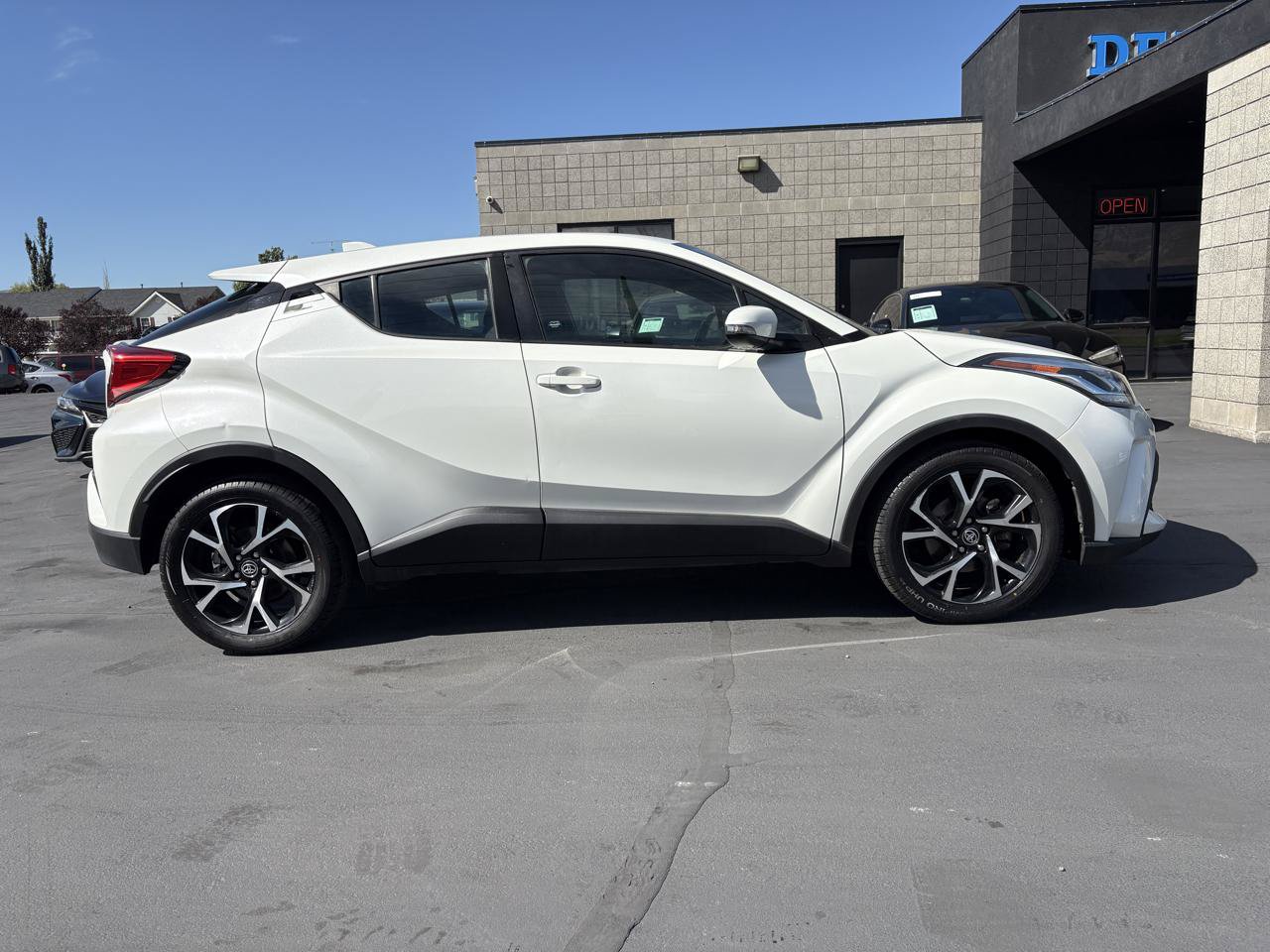 Used 2021 Toyota C-HR XLE FWD image 4