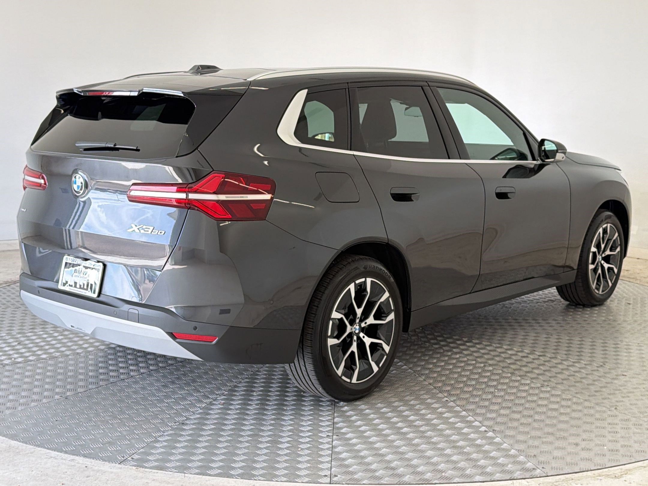 Used 2025 BMW X3 xDrive30i w/ Premium Package image 9
