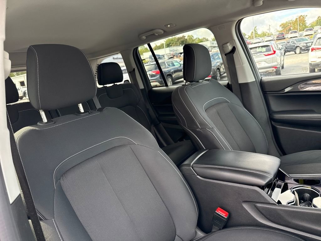 Used 2022 Jeep Grand Cherokee Laredo w/ Luxury Tech Group I image 16