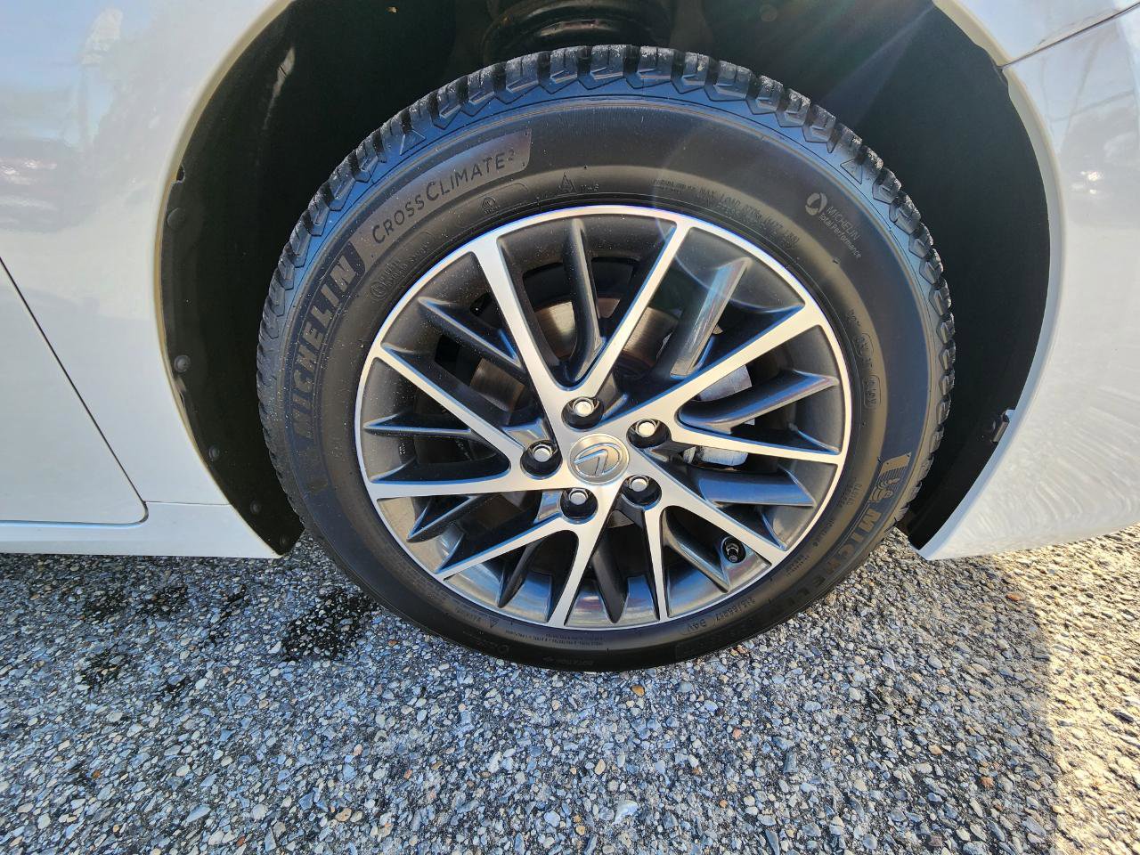 Used 2016 Lexus ES 350 w/ Luxury Package w/Wood Trim image 31