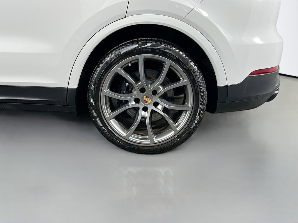 Used 2023 Porsche Cayenne AWD/4WD image 33