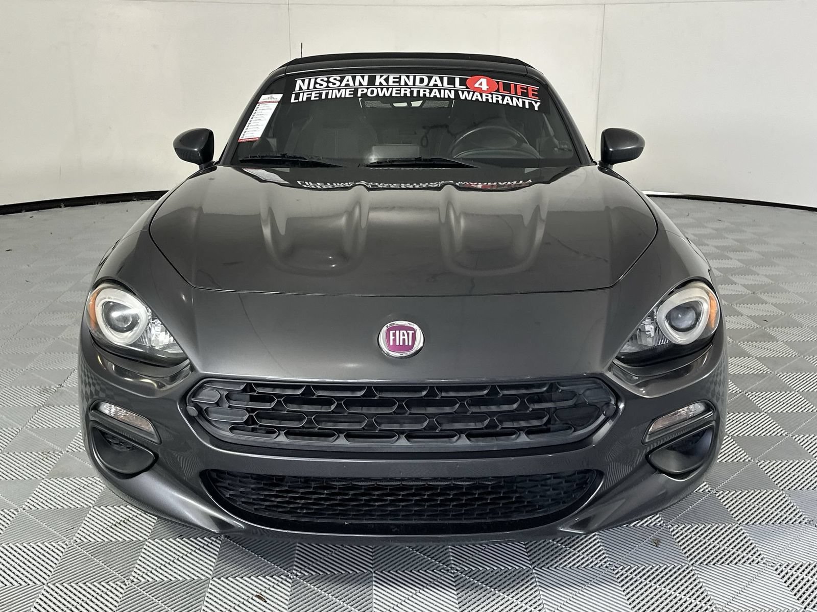 Used 2018 FIAT 124 Spider Classica w/ Technology & Siriusxm Group RWD image 3