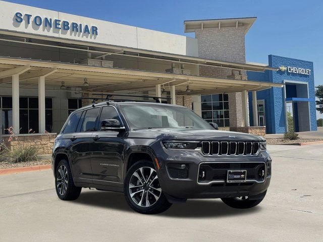 Used 2023 Jeep Grand Cherokee Overland w/ Luxury Tech Group IV AWD/4WD image 2