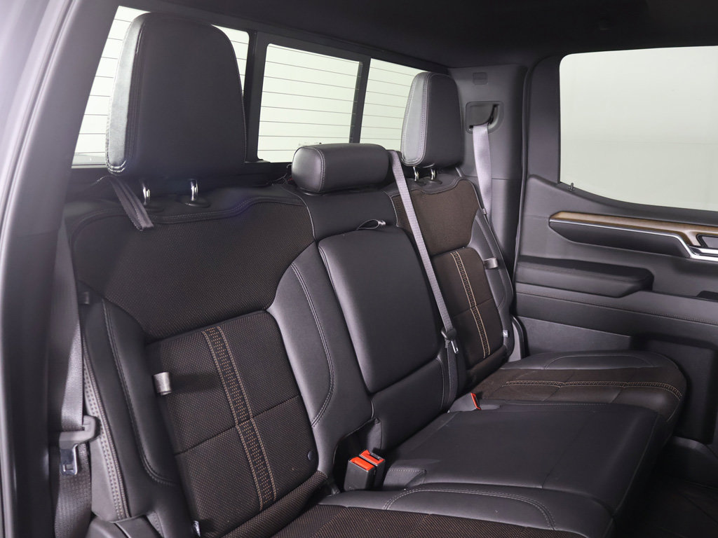 Used 2024 Chevrolet Silverado 1500 High Country w/ High Country Premium Package AWD/4WD image 34