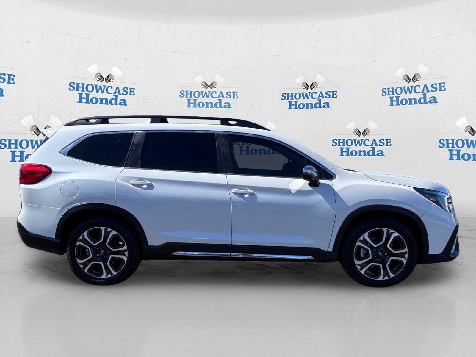 Used 2023 Subaru Ascent Limited w/ Technology Package AWD/4WD image 9