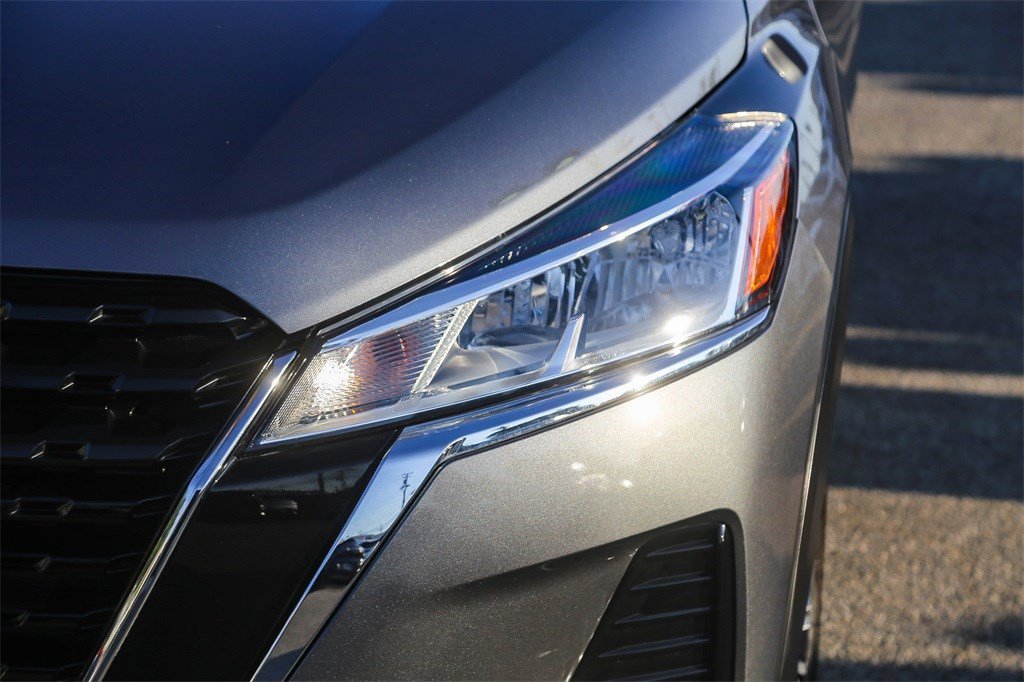 Certified 2024 Nissan Kicks SV w/ Interior Electronics Package image 4