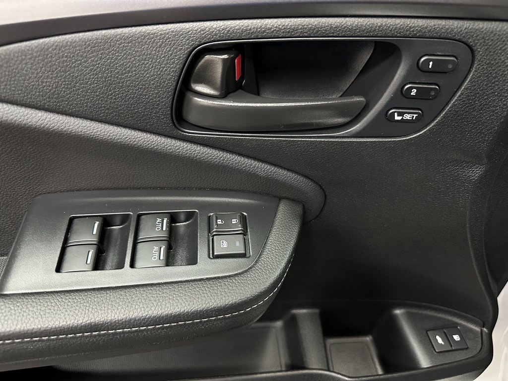 Used 2025 Honda Passport EX-L image 19