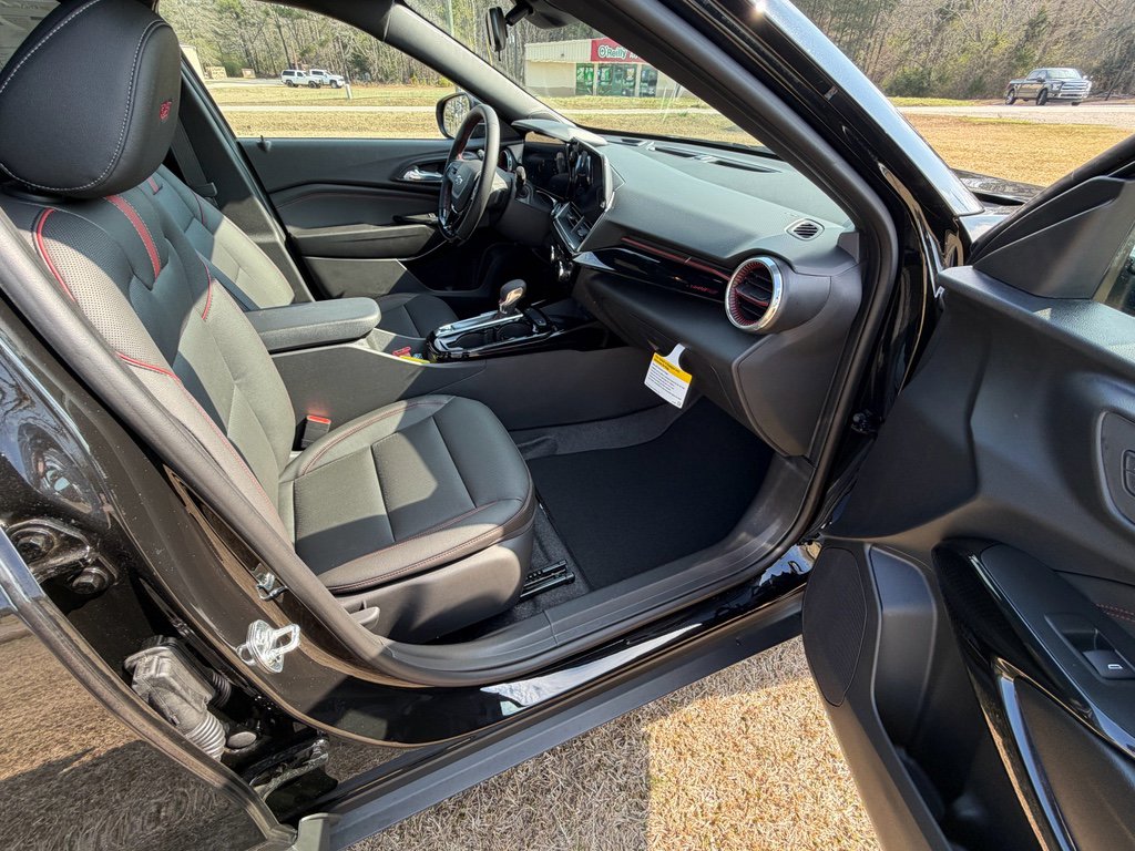New 2026 Chevrolet Trax RS w/ Sunroof Package image 28