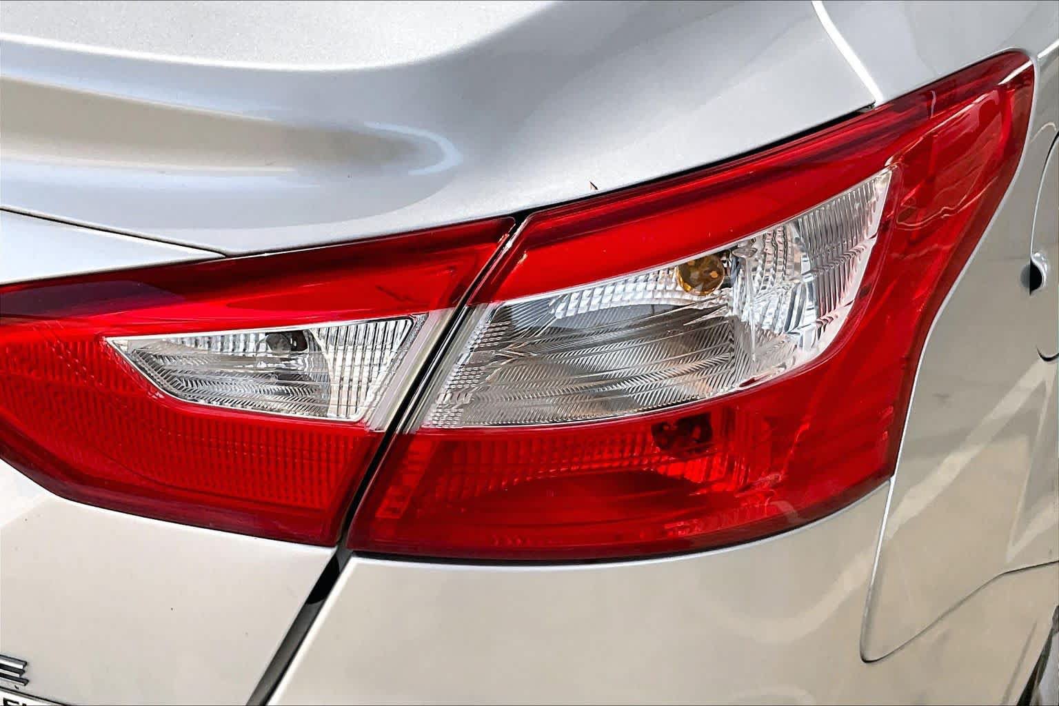 Used 2014 Ford Focus SE FWD image 28