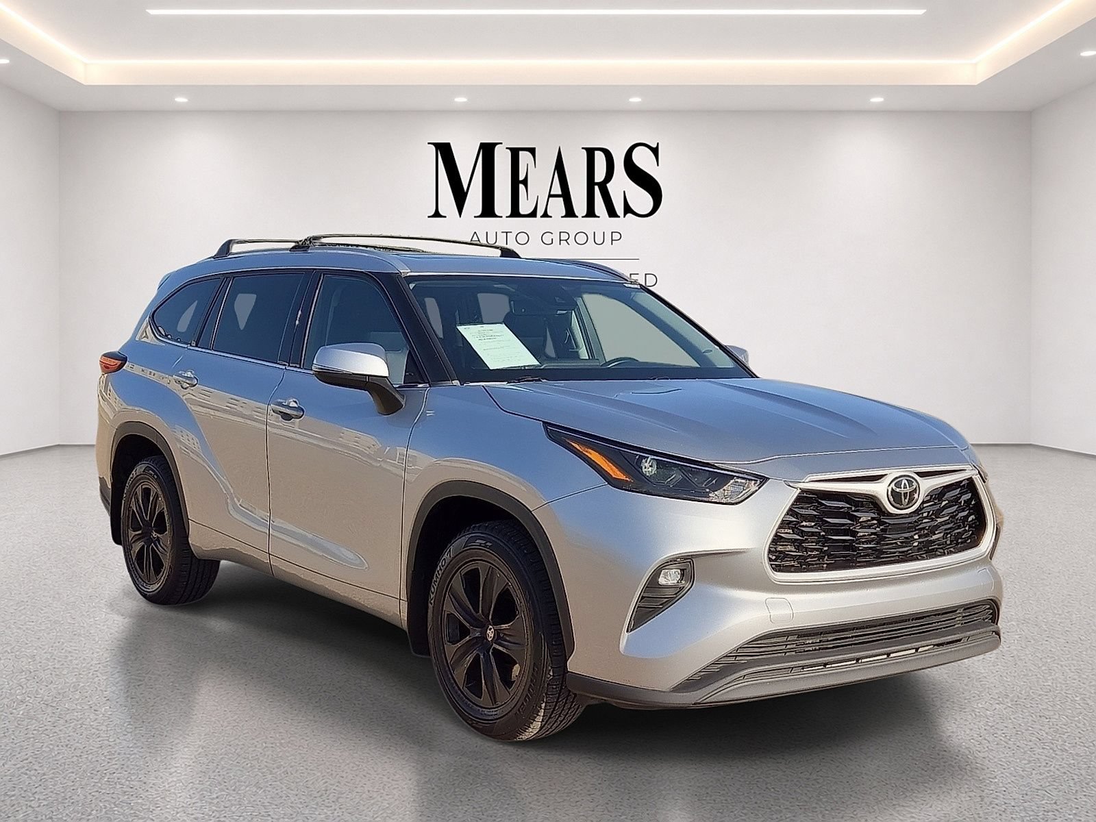 Used 2022 Toyota Highlander XLE AWD/4WD image 7