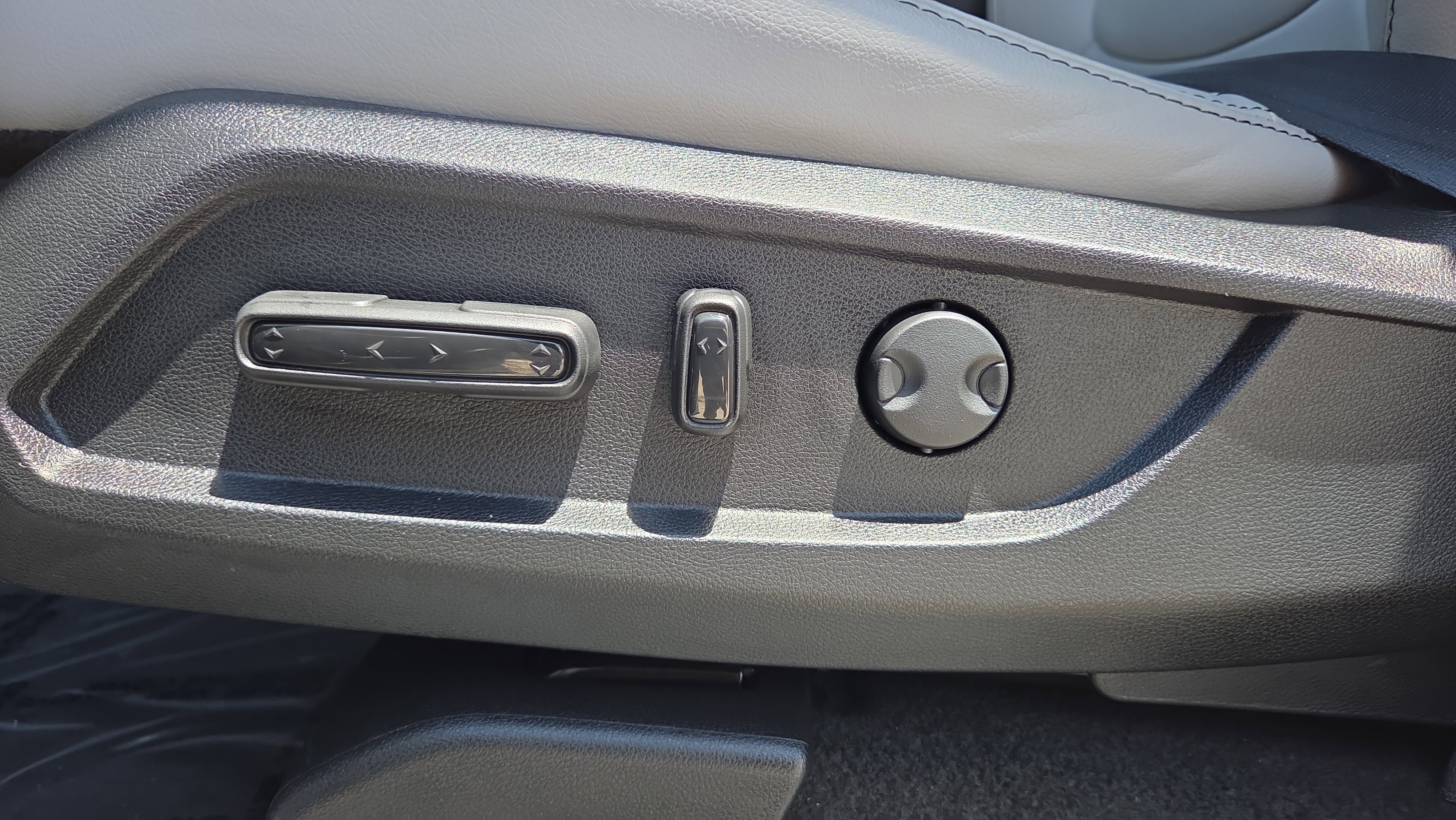 Used 2025 Honda Pilot Touring image 10