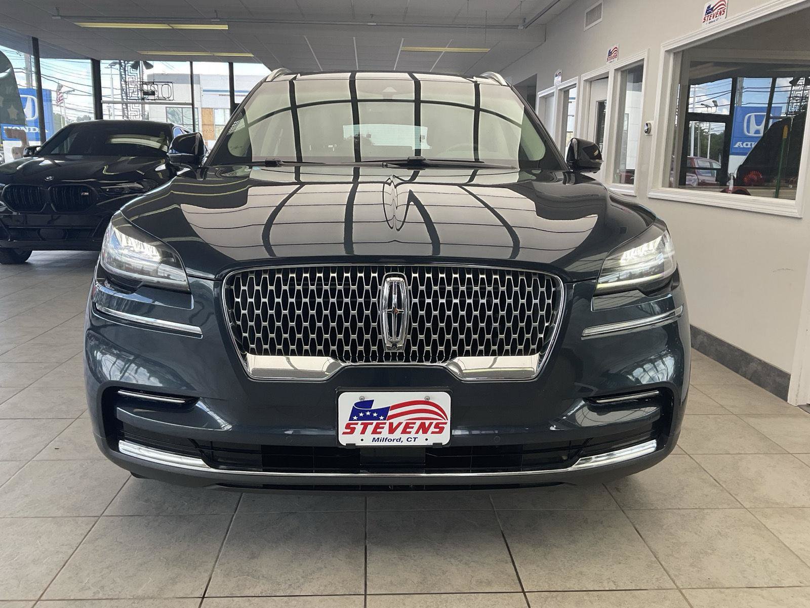 Used 2022 Lincoln Aviator Reserve AWD/4WD image 2