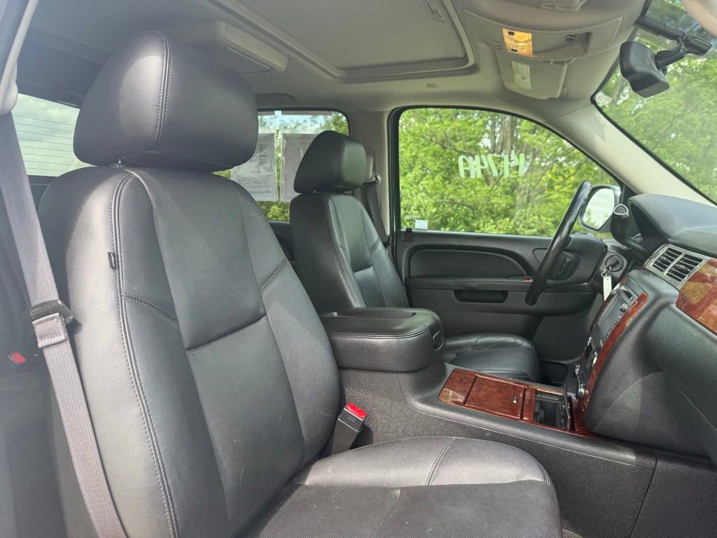 Used 2013 Chevrolet Avalanche LTZ AWD/4WD image 18