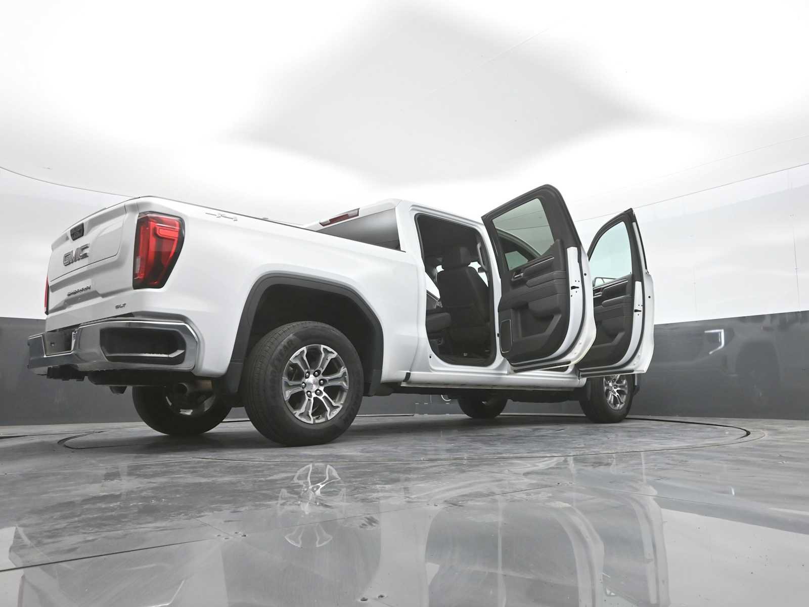 Used 2025 GMC Sierra 1500 SLT AWD/4WD image 56