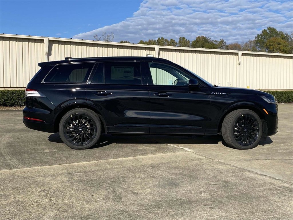 New 2025 Lincoln Aviator Reserve w/ Luxury Package image 2