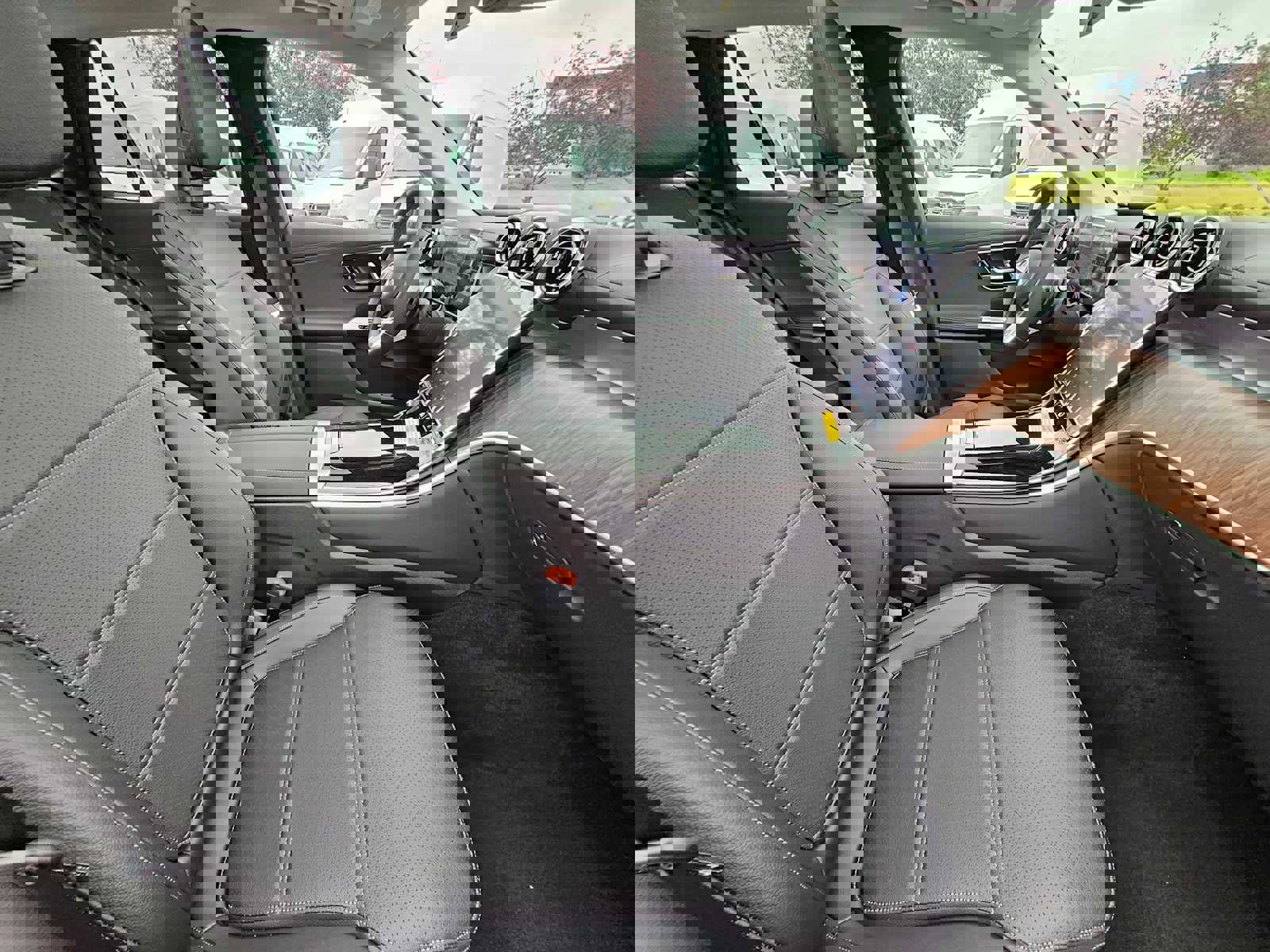 Used 2023 Mercedes-Benz GLC 300 4MATIC image 12