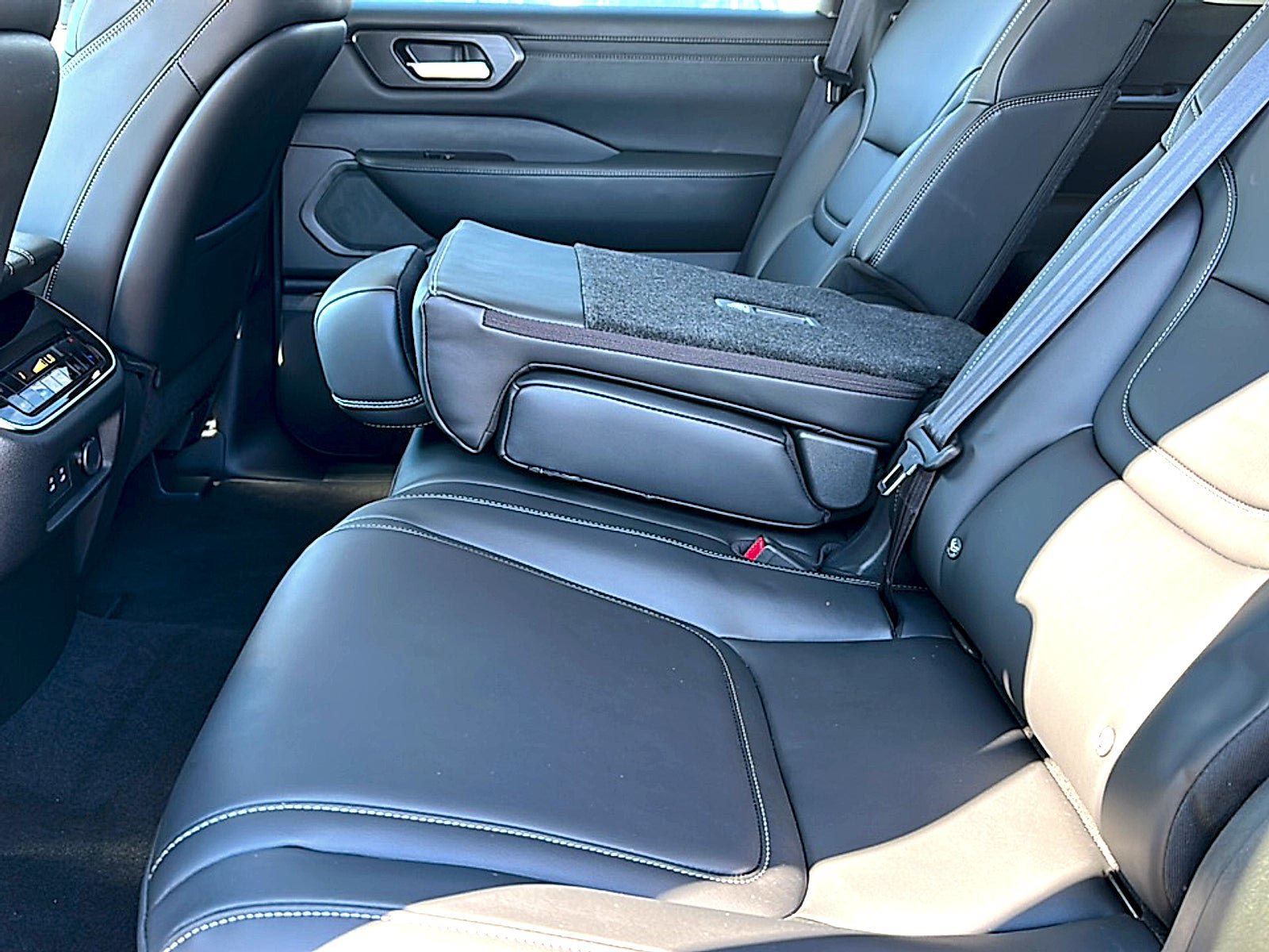 New 2025 Nissan Armada SV RWD image 15