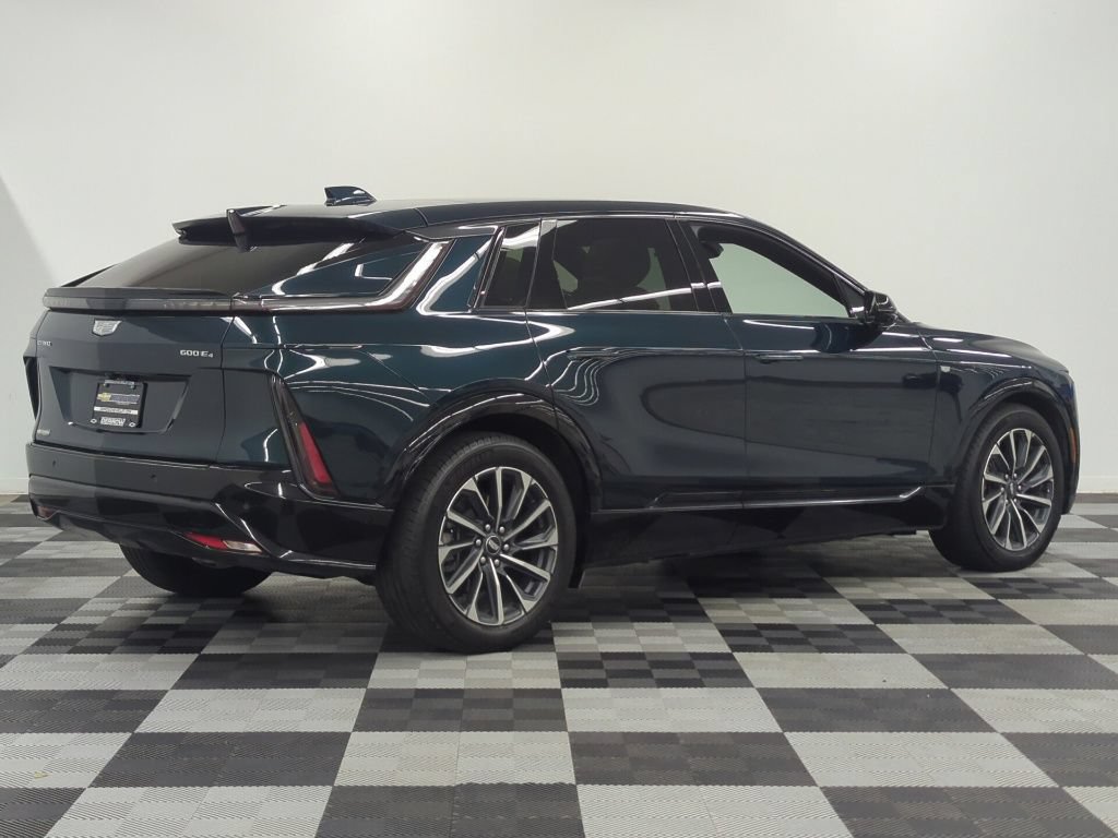 Used 2024 Cadillac Lyriq Sport AWD/4WD image 7