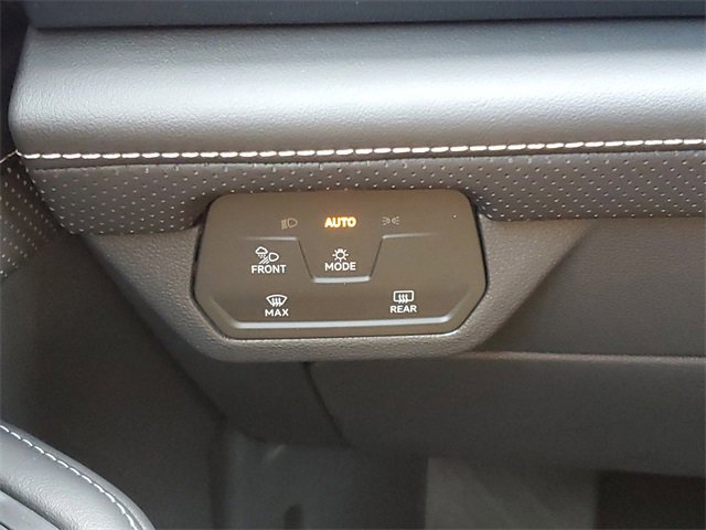 Used 2025 Volkswagen Atlas Cross Sport SE image 34