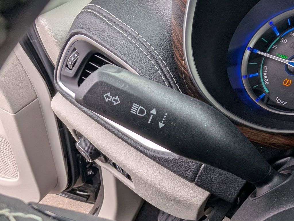 Used 2023 Chrysler Pacifica Limited image 31