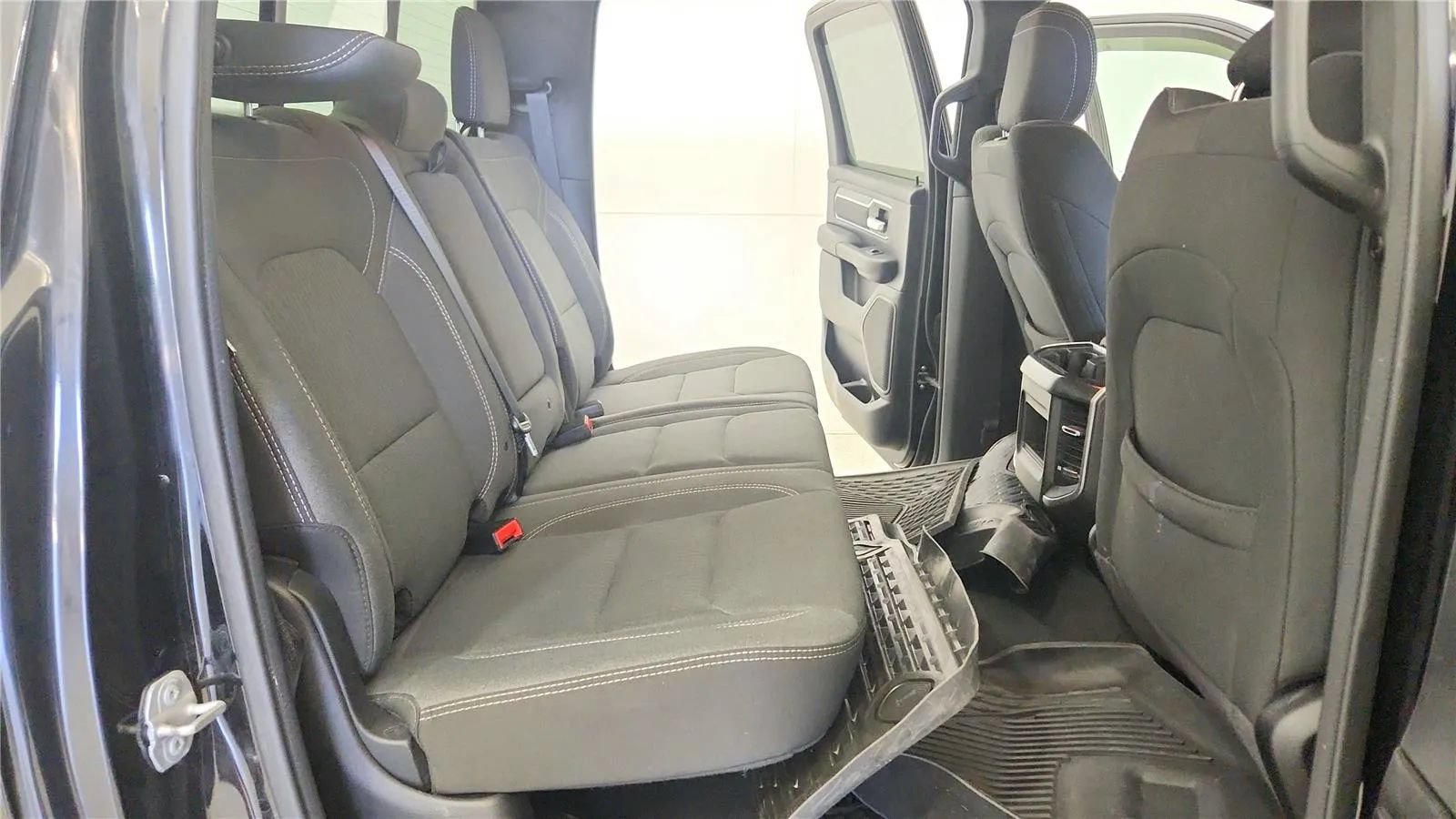 Used 2023 RAM 1500 Big Horn AWD/4WD image 38