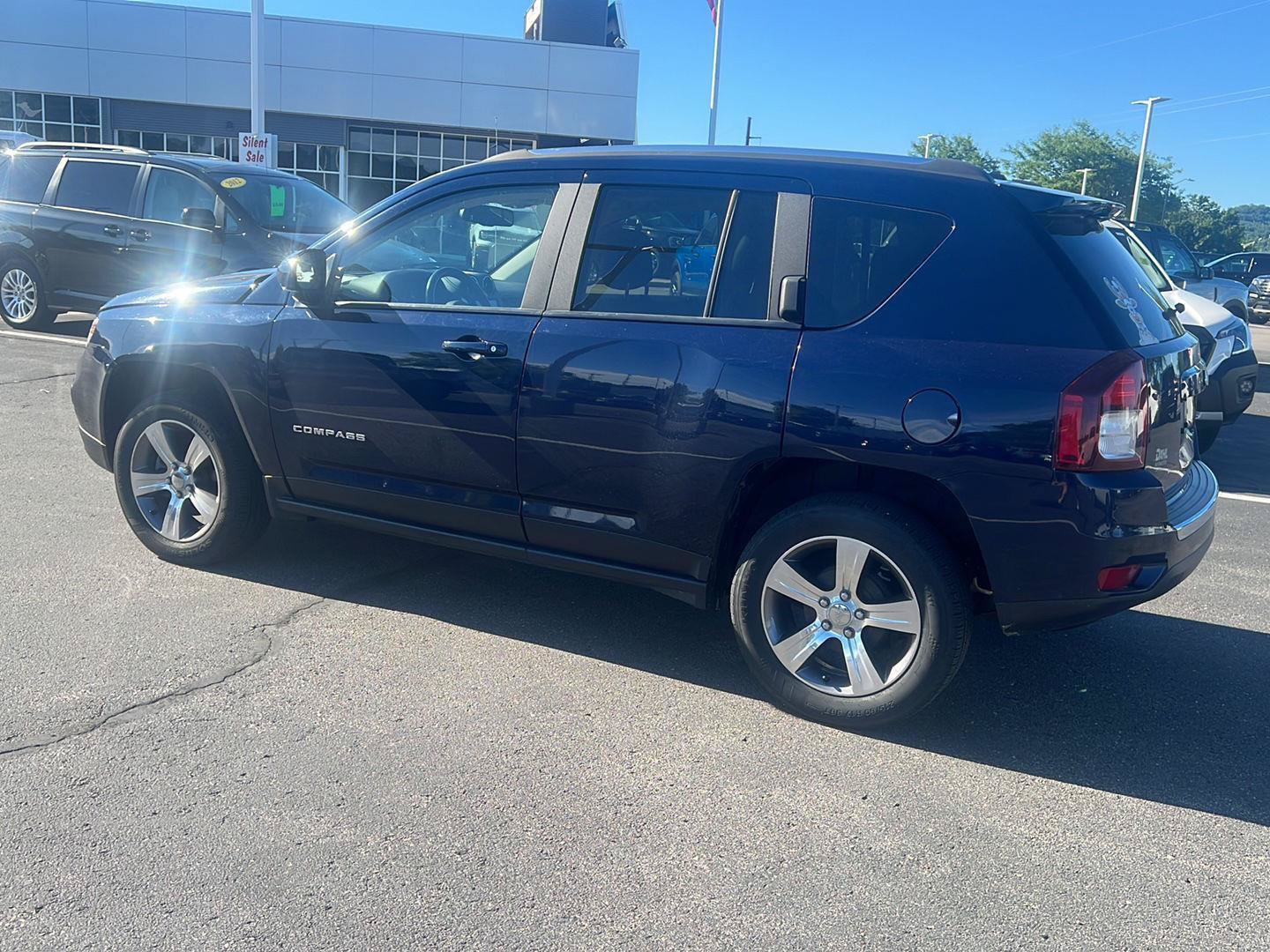 Used 2016 Jeep Compass High Altitude FWD image 10