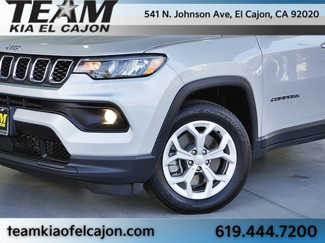 Used 2024 Jeep Compass Latitude image 3