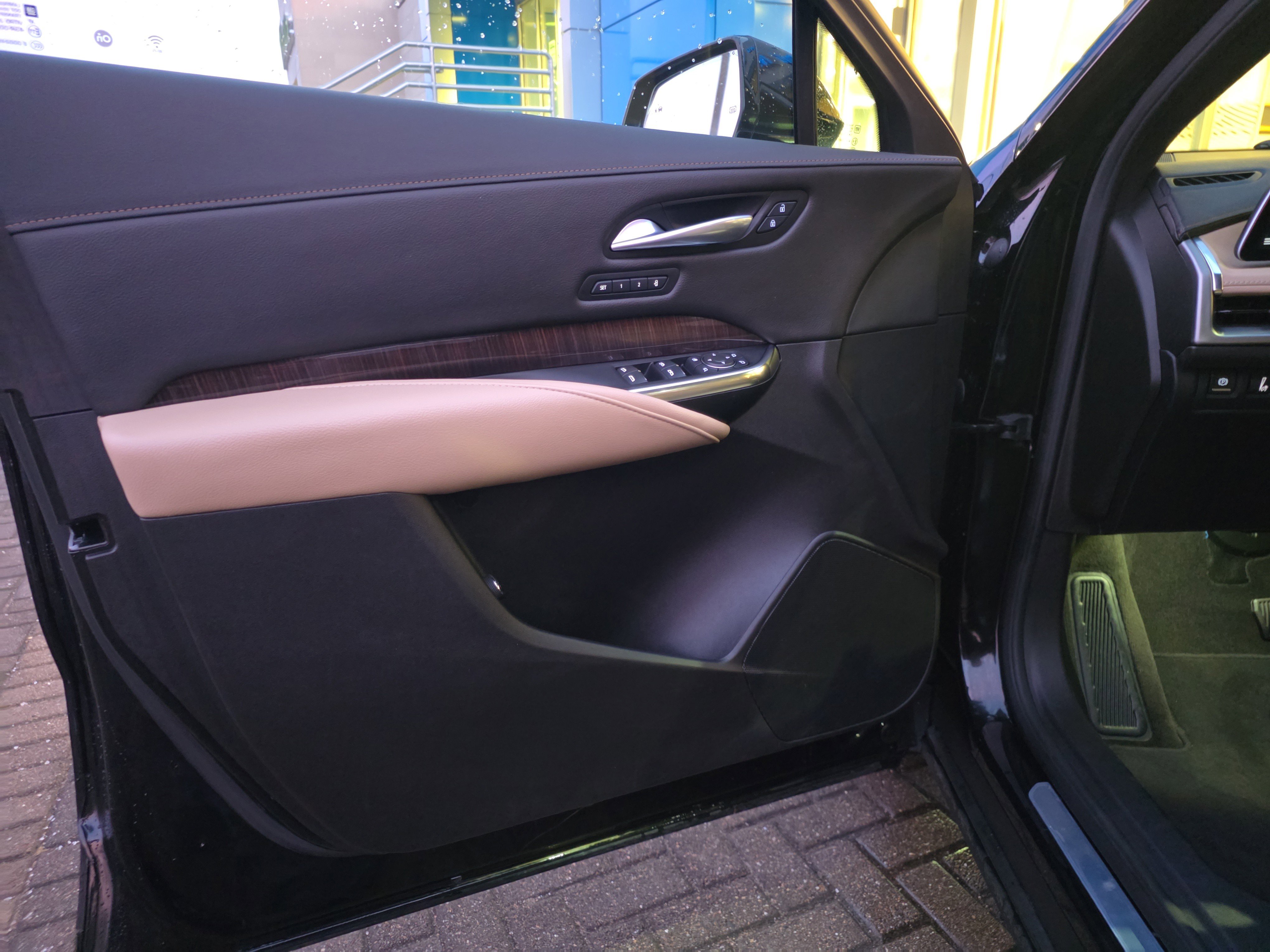 Used 2025 Cadillac XT4 Premium Luxury image 13